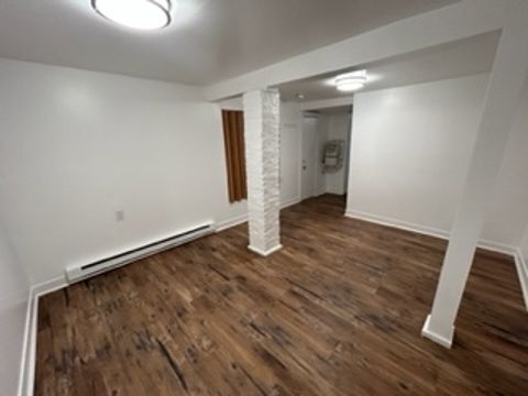 Building Photo - 18 Knapp St