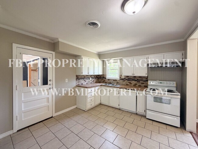 Building Photo - 3015 Winfield Dr
