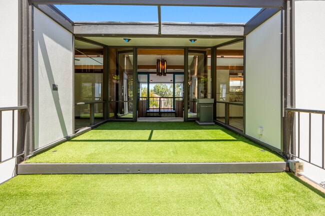 Building Photo - 100 Wimbledon Way