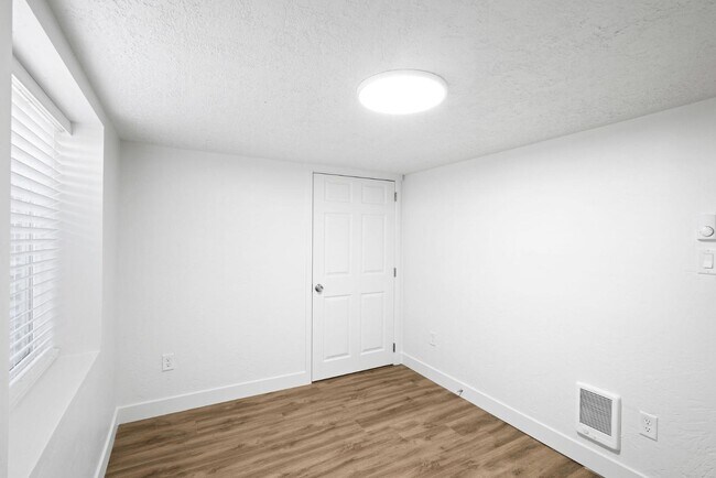Building Photo - 781 S 1800 W