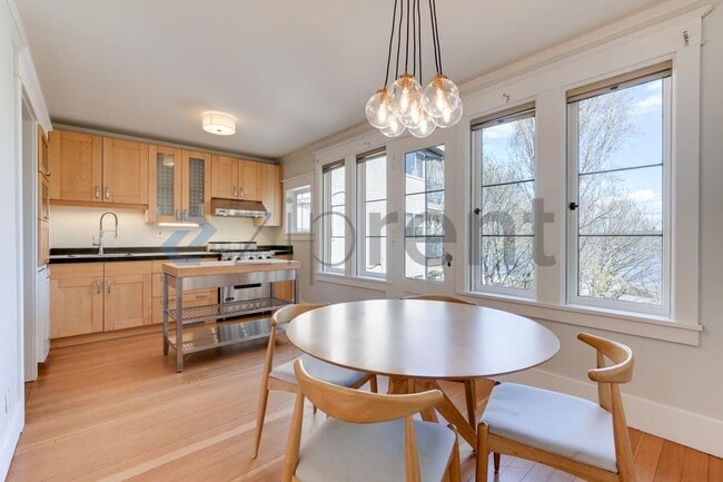 Building Photo - 2038 8th Ave N