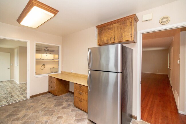 Building Photo - Expansive Four-Bedroom In Highly Desirable City Of Redlands!