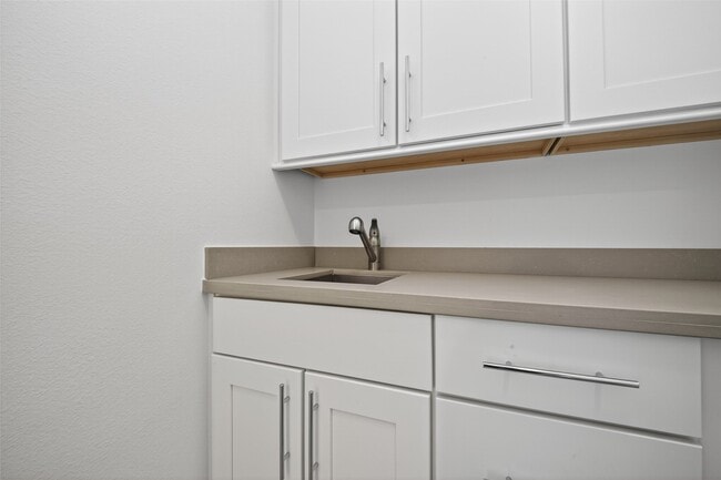 Building Photo - 2713 Kinsley Oaks Dr