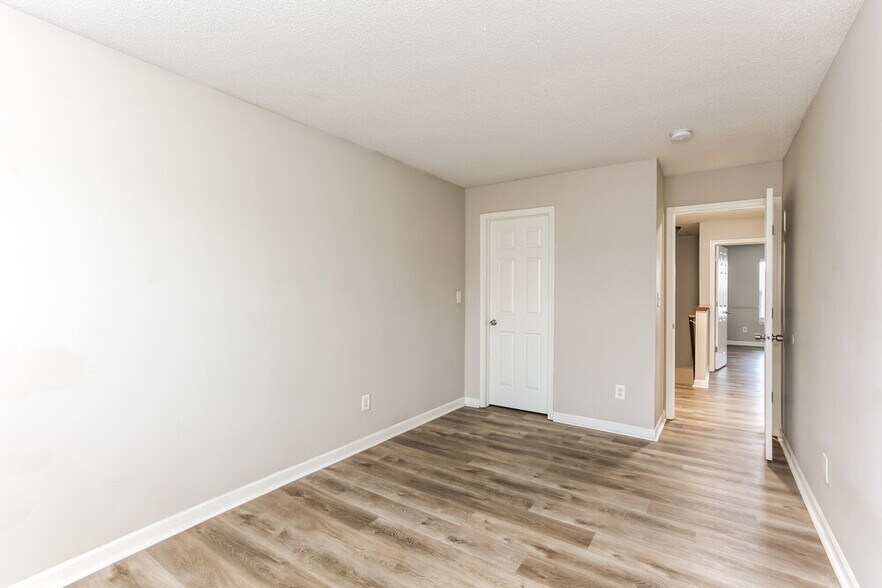 Building Photo - 10302 Draycott Way