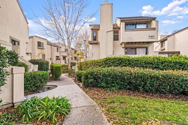 Building Photo - Upgraded 1 Bedroom, 1 Bath Townhome in Pri...
