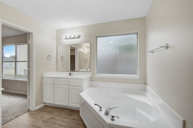 Building Photo - 16145 Sun View Ln