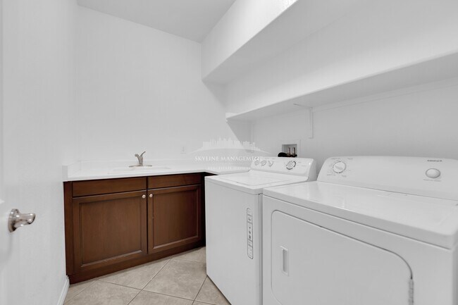 Building Photo - 8445 Cambrils Ave
