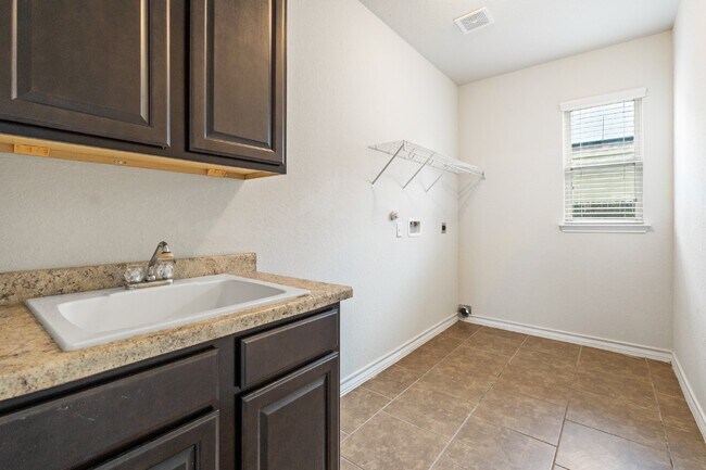 Building Photo - 412 Morgan Run