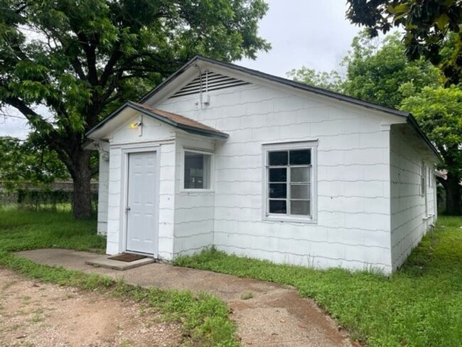 Building Photo - Connally ISD Home