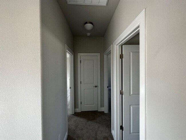 Building Photo - 109 Riverhill Dr