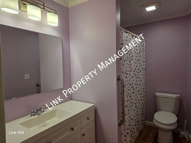 Building Photo - 3731 Knollwood Dr