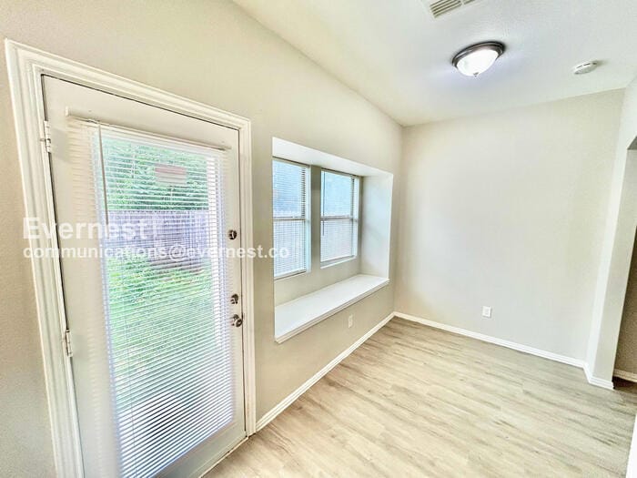 Building Photo - 130 Creek Cove Dr