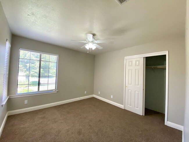 Building Photo - $2,295.00-  3 Bedroom Bullard & Fowler, Cl...