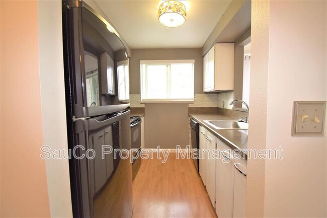 Building Photo - 9964 SW Trapper Terrace