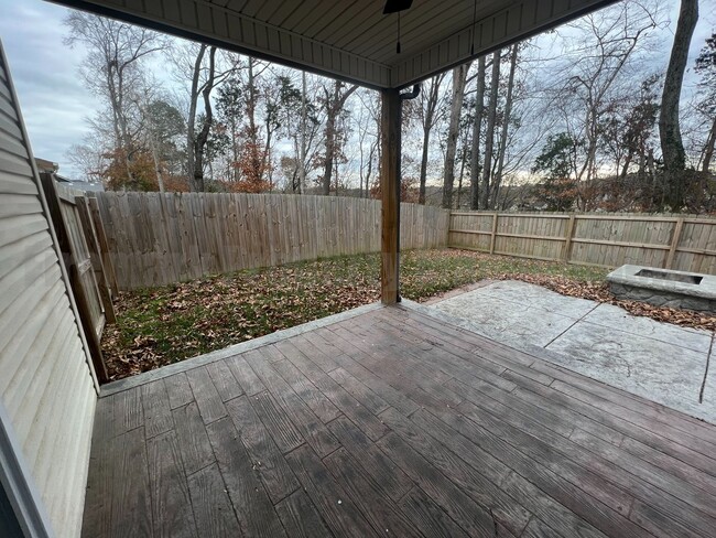 Building Photo - Three Bedroom, Three Bath Ranch Home in Ea...