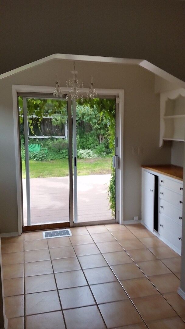 Building Photo - Occupied, do not disturb tenants. Barge-Chestnut Historic District Craftsman 2br 2ba home, with a...