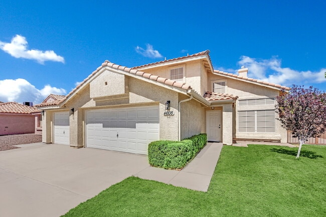 Building Photo - Step into this charming 3-bedroom, 3-bathroom home that has so much to offer!