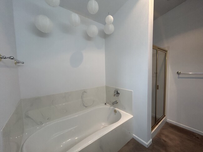 Building Photo - 15 Fairway Dr