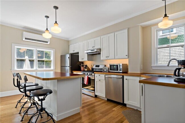 Building Photo - 6 Gladding Ct