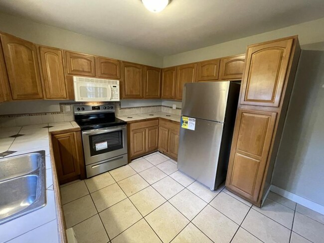 Building Photo - NOW AVAILABLE! 3 Bed, 2 Bath Victorian Home in Newport, PA!