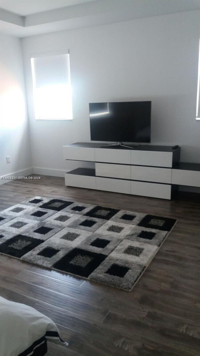 Building Photo - 7903 NW 111th Ct