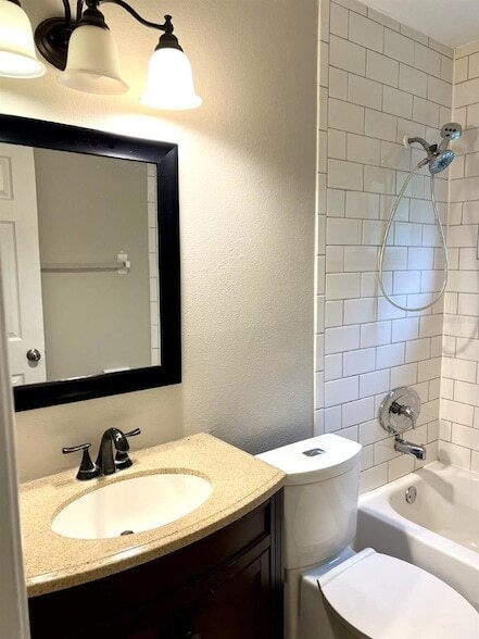 Building Photo - 162 Landmark St