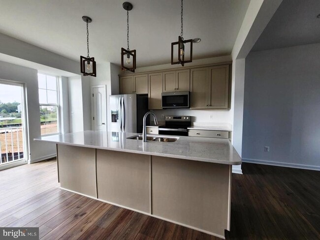 Primary Photo - 229 Hillsdale Pl