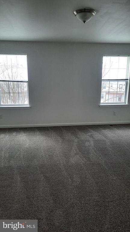 Building Photo - 2420 Newtown Dr