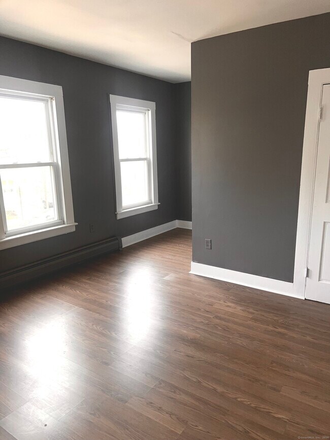 Building Photo - 552 Winthrop Ave