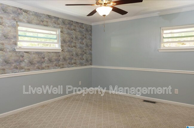Building Photo - 115 Valley Ln