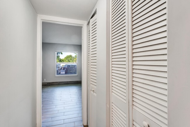 Building Photo - 480 NW 20th St