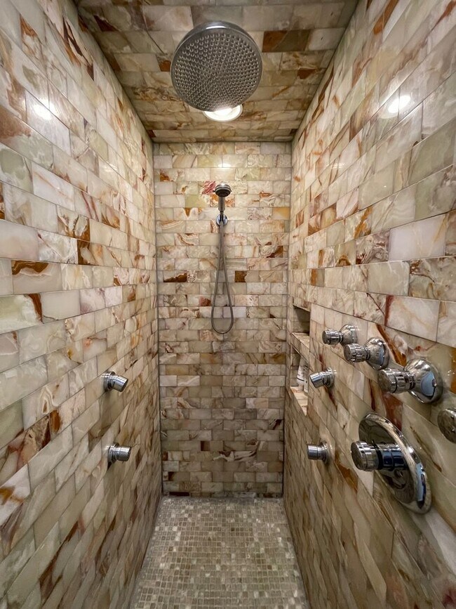 Building Photo - 107 Liberty St.