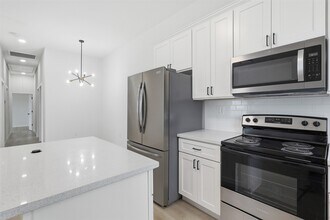Building Photo - 405 Clearwater St