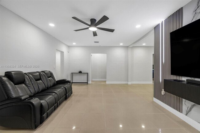 Building Photo - 2244 SW 10th St