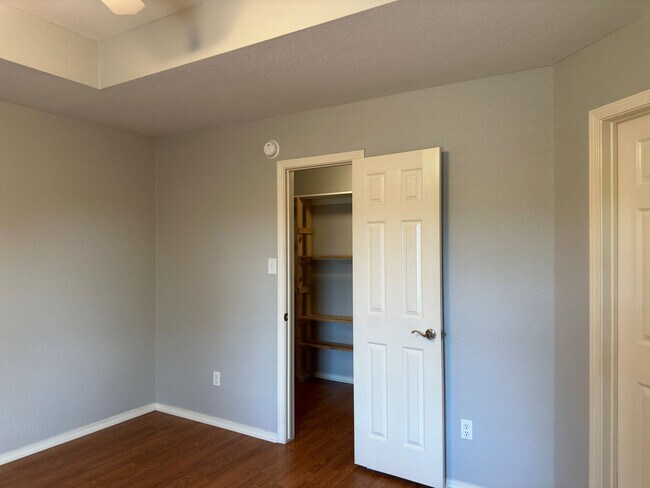 Building Photo - 609 Apple Valley Dr