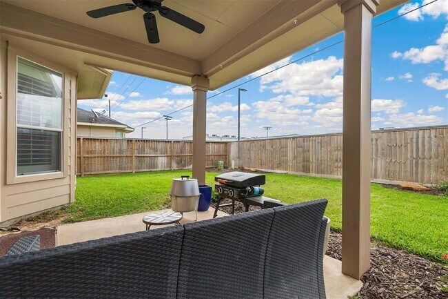 Building Photo - 21731 Sierra Long Dr