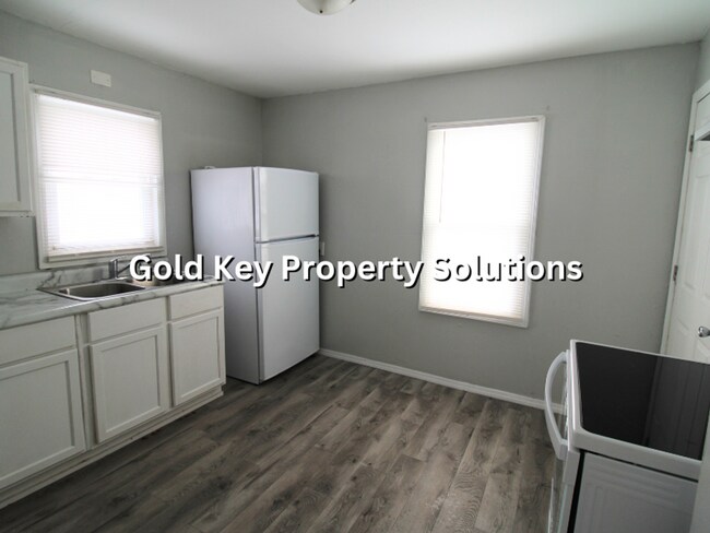 Building Photo - COMING SOON!! 2 BR 1 BA House with New Flooring and Paint (SECTION 8 APPROVED)