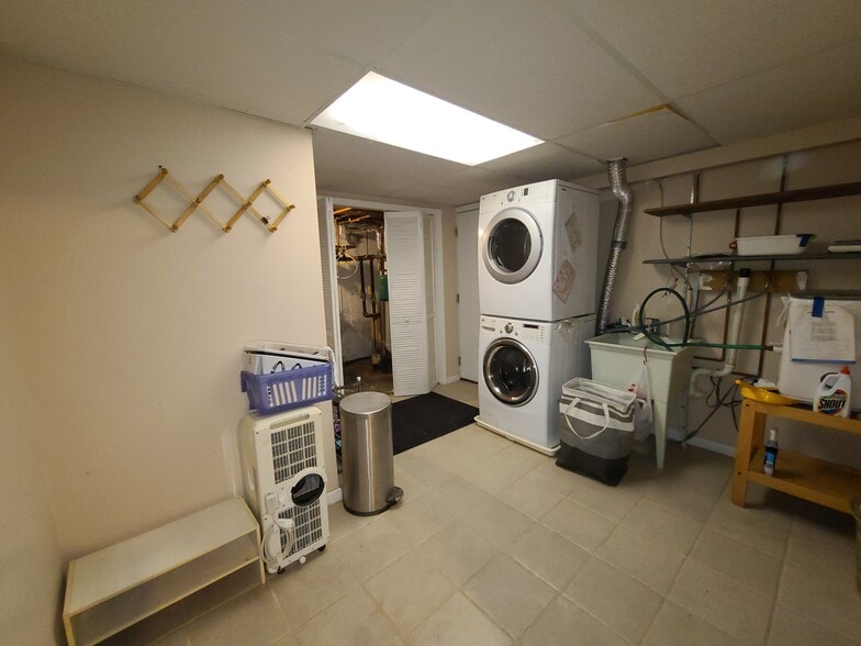 Laundry - 55 Newport Ave