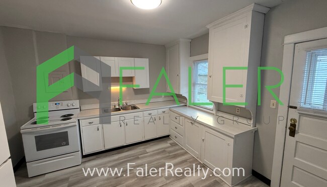 Building Photo - 1725-1727 Brookline