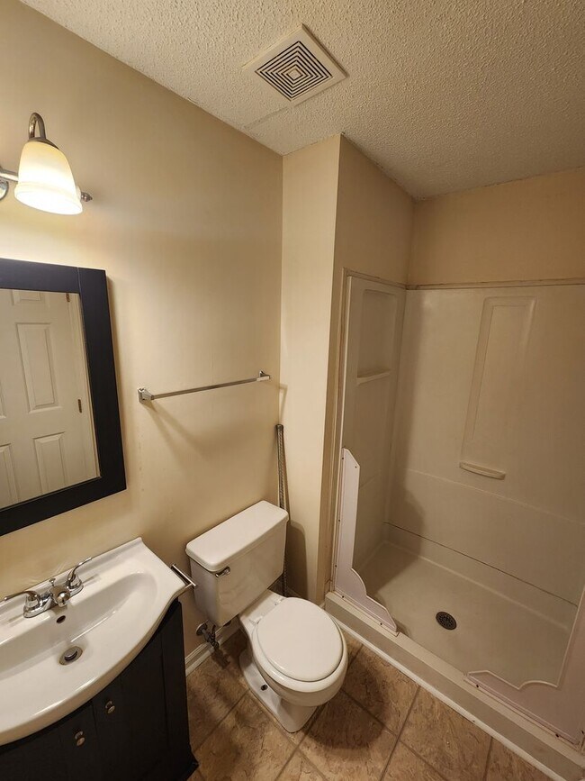 Building Photo - Durham / 2BR Woodcroft Condo AVAIL