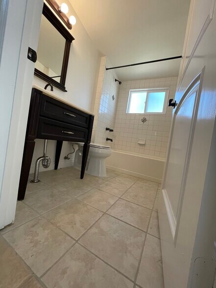 Building Photo - 5013 W 142nd St