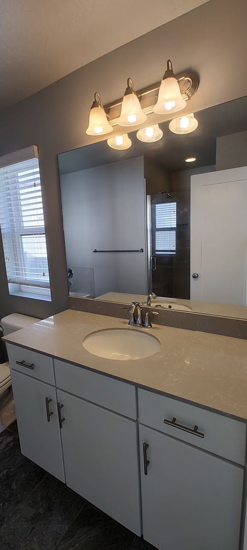 Building Photo - GORGEOUS Downtown Unit!!!