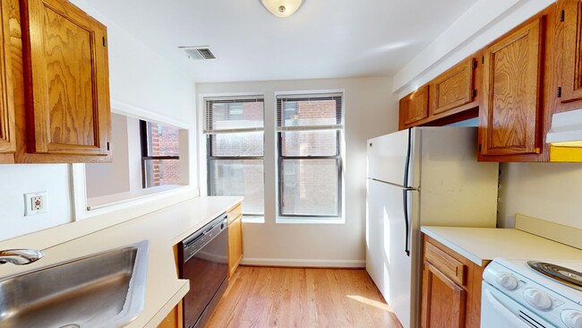 Building Photo - Dupont/U Street Corridor Two Bedroom In Fa...