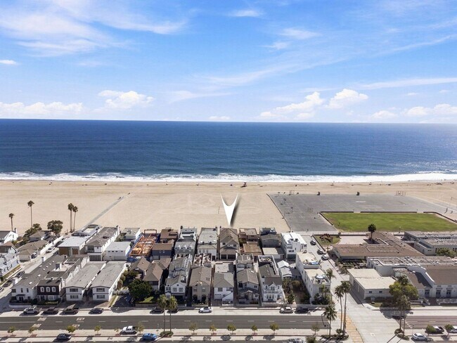 Building Photo - 1228 W Oceanfront