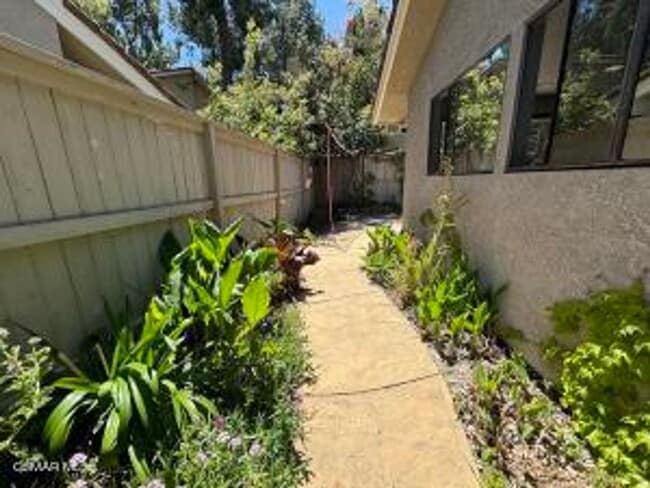 Building Photo - This is a lovely 2 bedroom, 1 1/2 bathroom...