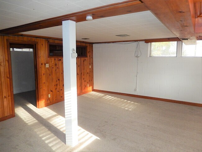 Building Photo - 106 Byron Pl