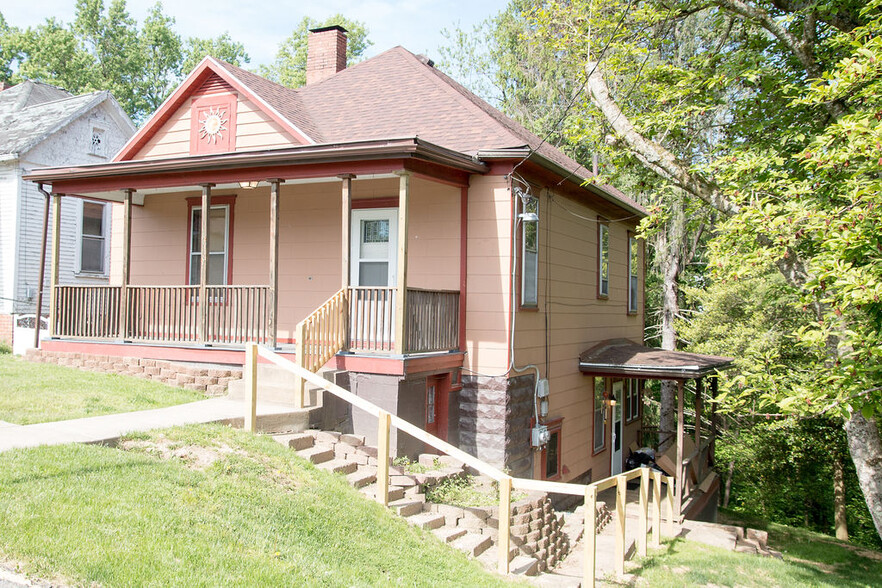 Building Photo - 401 Davis St