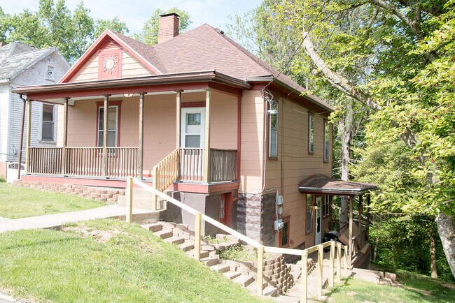 Building Photo - 401 Davis St