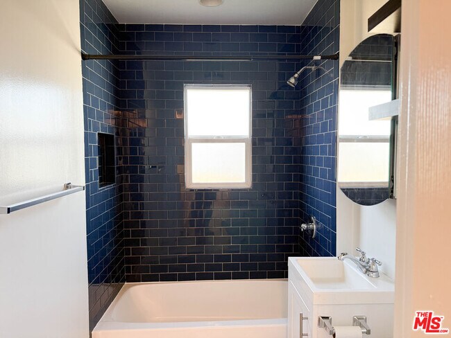 Building Photo - 338 S Benton Way