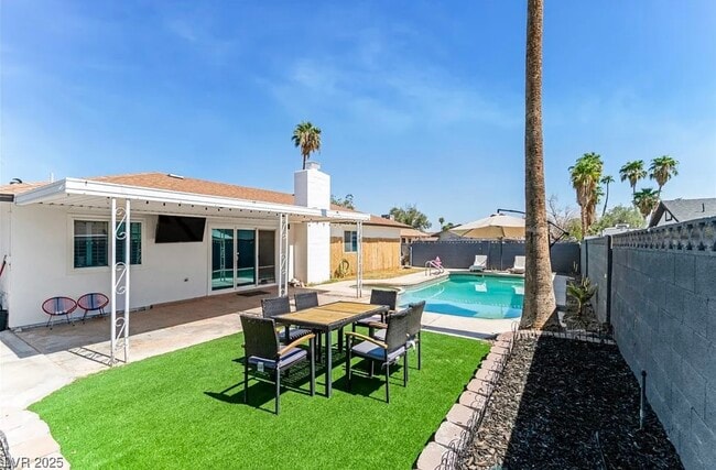 Building Photo - 4765 Monterrey Ave